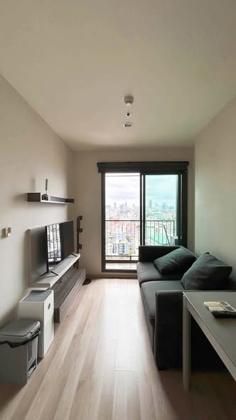 living room of Centric Huai Khwang Station