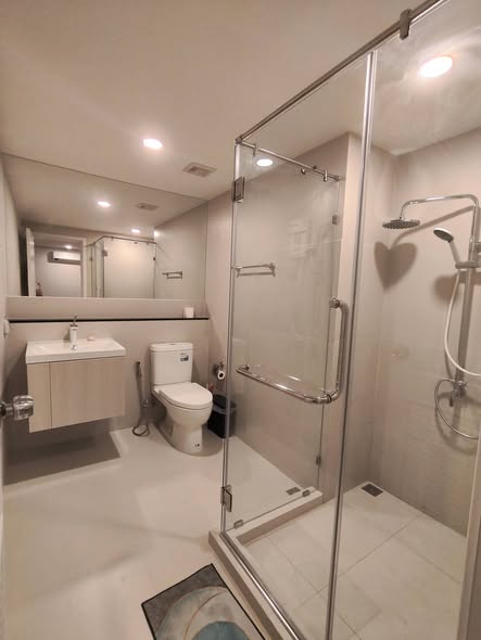 room interior and bathroom of Cerocco Bangna 36