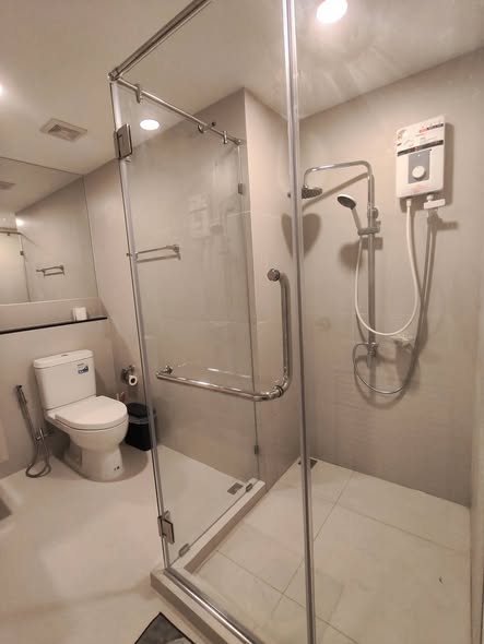 room interior and bathroom of Cerocco Bangna 36