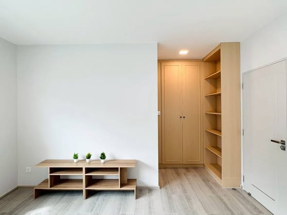 bedroom and room interior of Chaiyapruek Bangna KM15
