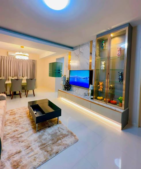 living room of Chaiyapruk Srinakarin