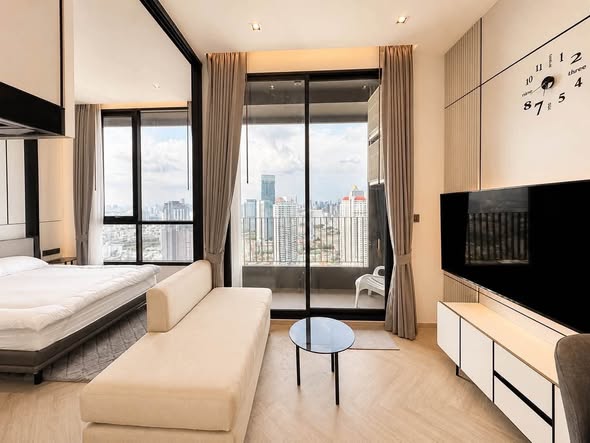 bedroom of Chapter Charoennakhon–Riverside