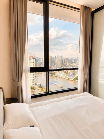 bedroom of Chapter Charoennakhon–Riverside
