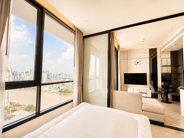 bedroom of Chapter Charoennakhon–Riverside