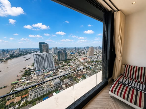 bedroom of Chapter Charoennakhon–Riverside