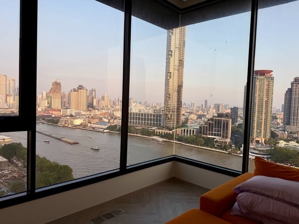 bedroom of Chapter Charoennakhon–Riverside