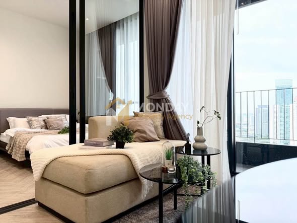 bedroom of Chapter Charoennakhon–Riverside