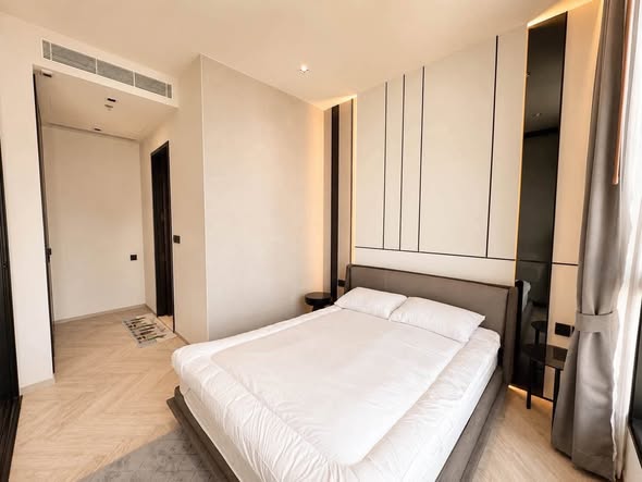 bedroom and room interior of Chapter Charoennakhon–Riverside