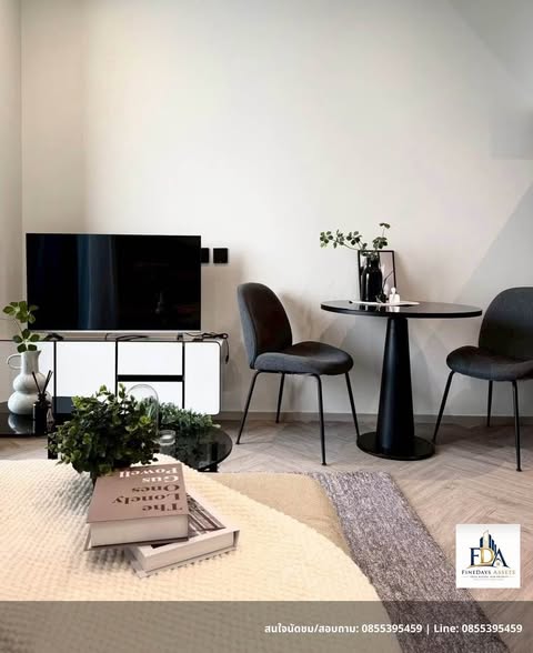living room of Chapter Charoennakhon–Riverside