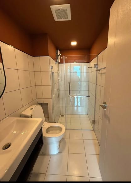 bathroom of Chapter One All Ramintra