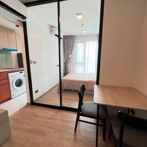 bedroom and room interior of Chapter One All Ramintra