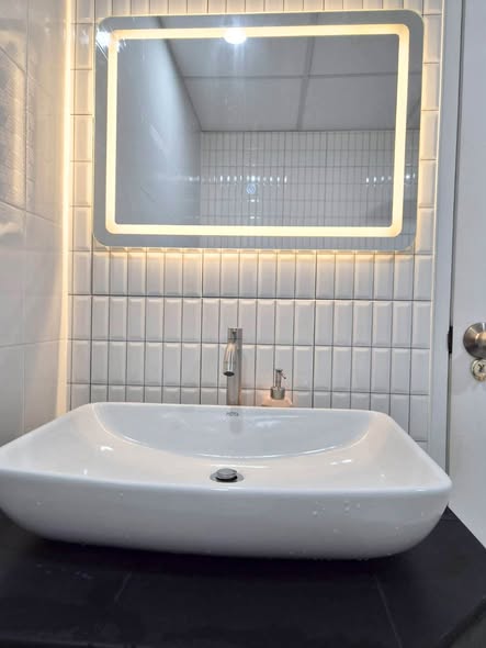 bathroom of Chapter One Eco Ratchada-HuaiKhwang