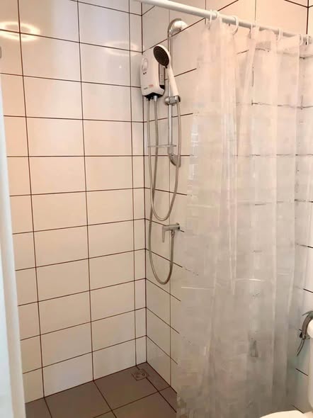 bathroom of Chapter One Eco Ratchada-HuaiKhwang