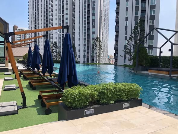 pool of Chapter One Eco Ratchada-HuaiKhwang