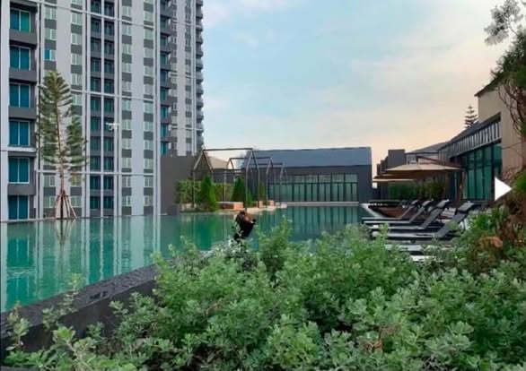 pool of Chapter One Eco Ratchada-HuaiKhwang