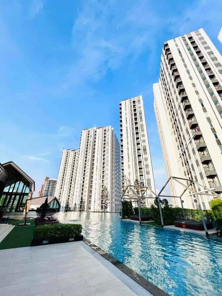 pool of Chapter One Eco Ratchada-HuaiKhwang