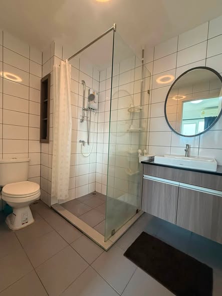 room interior and bathroom of Chapter One Eco Ratchada-HuaiKhwang