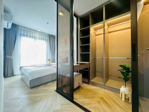 bedroom and room interior of CHAPTER THONGLOR 25