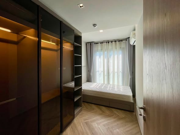 bedroom and room interior of CHAPTER THONGLOR 25