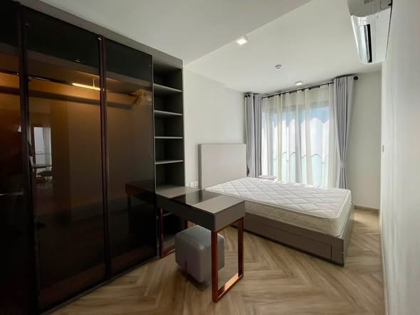 bedroom and room interior of CHAPTER THONGLOR 25