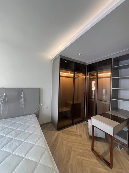 bedroom and room interior of CHAPTER THONGLOR 25