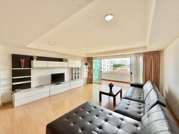 bedroom and living room of CHARMING RESIDENT (Ekamai)