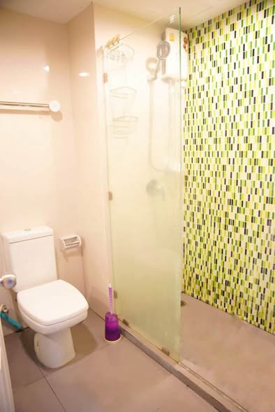 room interior and bathroom of Chateau in Town Phaholyothin 32