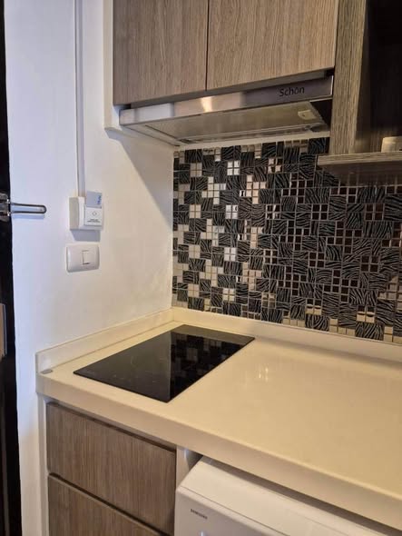 bathroom and kitchen of Chateau In Town Pinklao – Siriraj