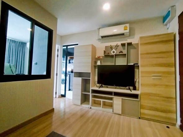 bedroom and room interior of Chateau In Town Sukhumvit 64/1.