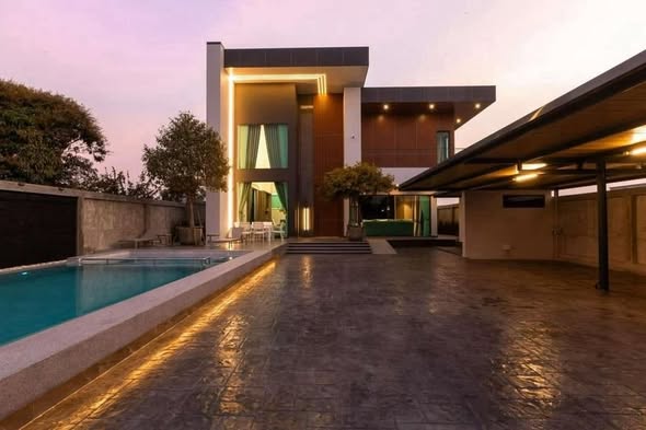 pool of CHEVALIER PROPERTY AND REALESTATE CO.,LTD.