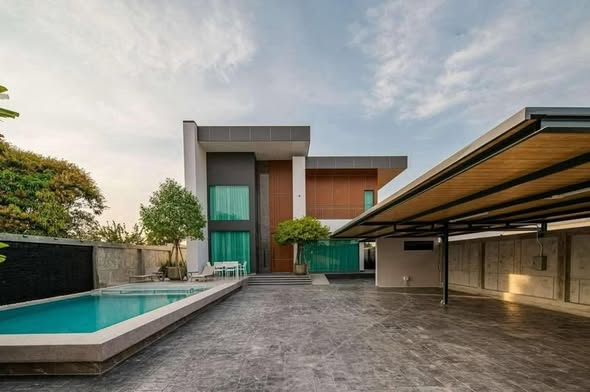 pool and room interior of CHEVALIER PROPERTY AND REALESTATE CO.,LTD.