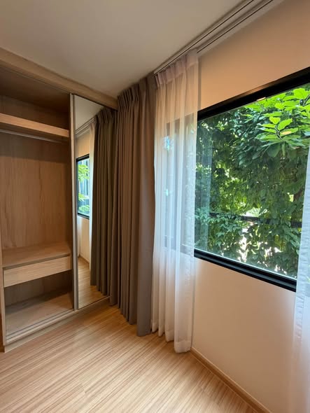 bedroom and room interior and bathroom of Chewathai Hallmark Ladprao – Chokchai 4