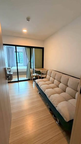 living room and bedroom of Chewathai Hallmark Ladprao – Chokchai 4