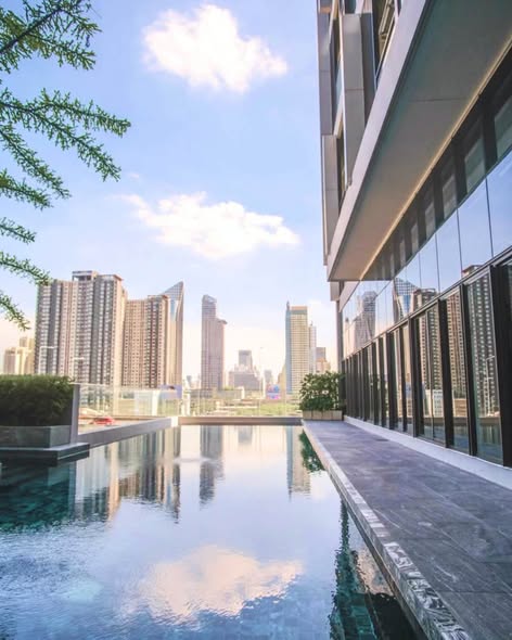 pool of Chewathai Residence Asoke