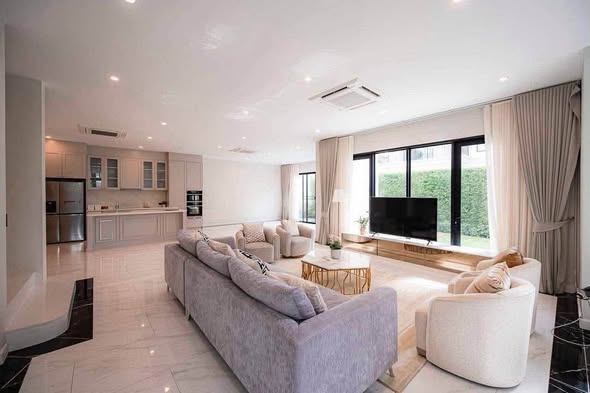 bedroom and living room of Cinq Royal Krungthep Kreetha