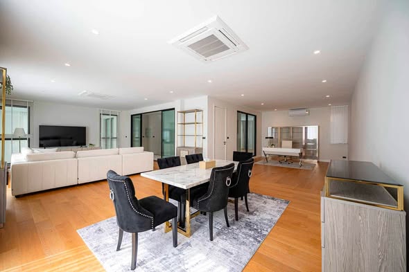 room interior and kitchen of Cinq Royal Krungthep Kreetha