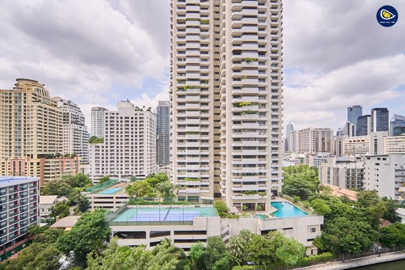 Circle Condominium