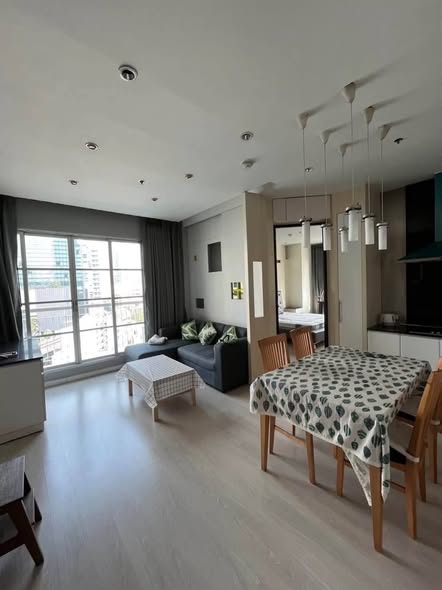 living room and bedroom of Citi smart Sukhumvit 18
