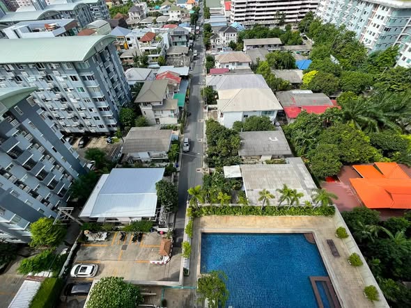 pool of City Living Ratchada