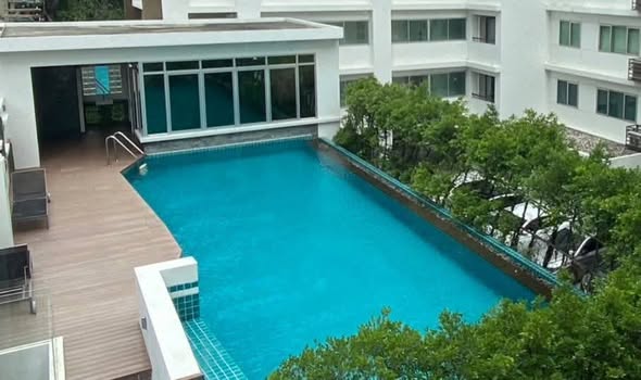 pool of Condo One Thong Lo