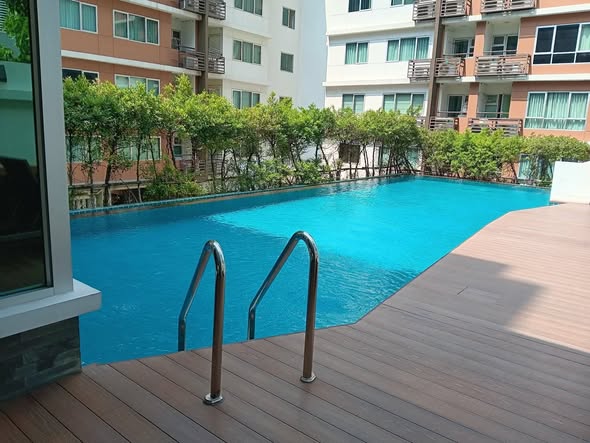 pool of Condo One Thong Lo