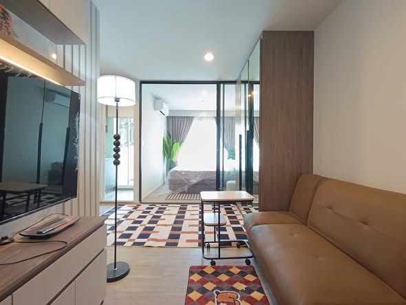 living room and room interior of Condo Regent Home 7/1