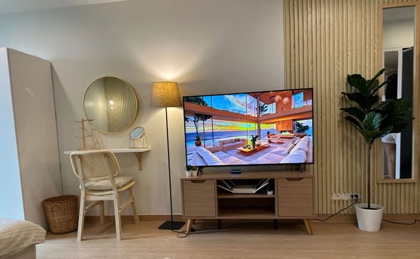 bedroom and living room of Cozy Living 6 Beds Townhouse @ BTS ONNUT