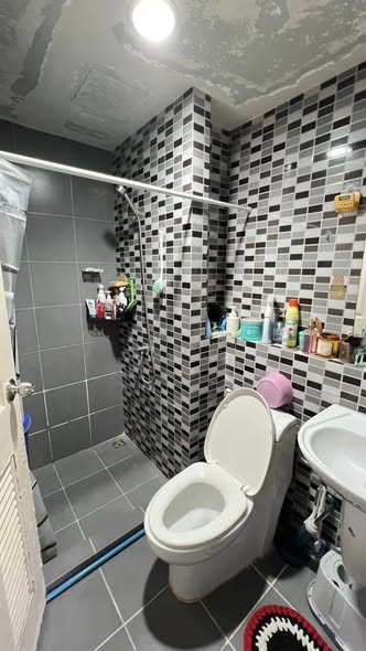 bathroom of D Condo Rattanathibet