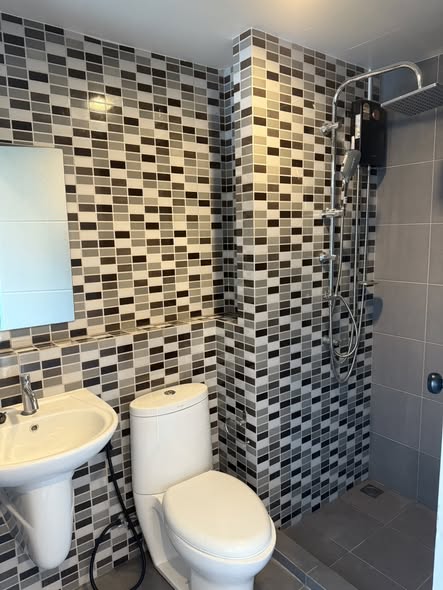 bathroom of D Condo Rattanathibet