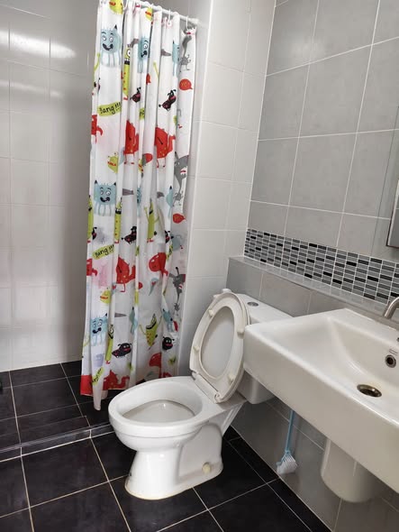 bathroom of D Condo Sukhumvit 109