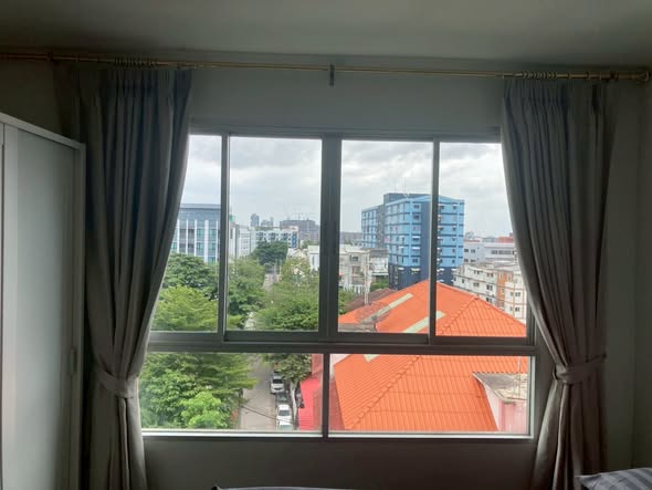 bedroom of D Condo Sukhumvit 109