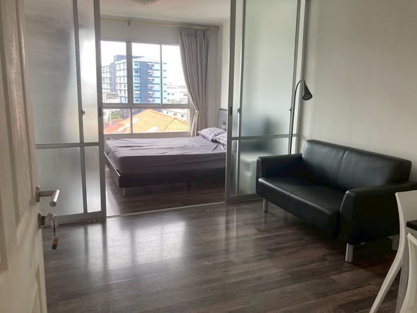 bedroom of D Condo Sukhumvit 109