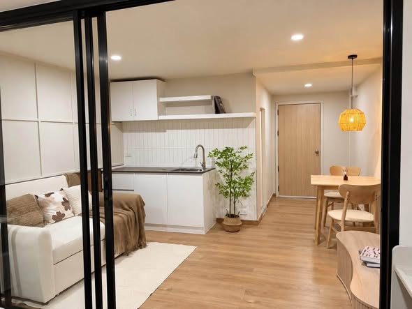 bedroom and room interior of ซิตี้วิลล่า คอนโด D2