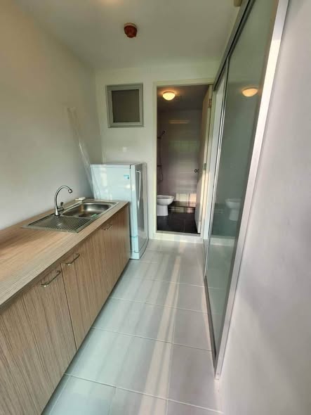 room interior and bathroom of Dcondo Ramkhamhaeng 64